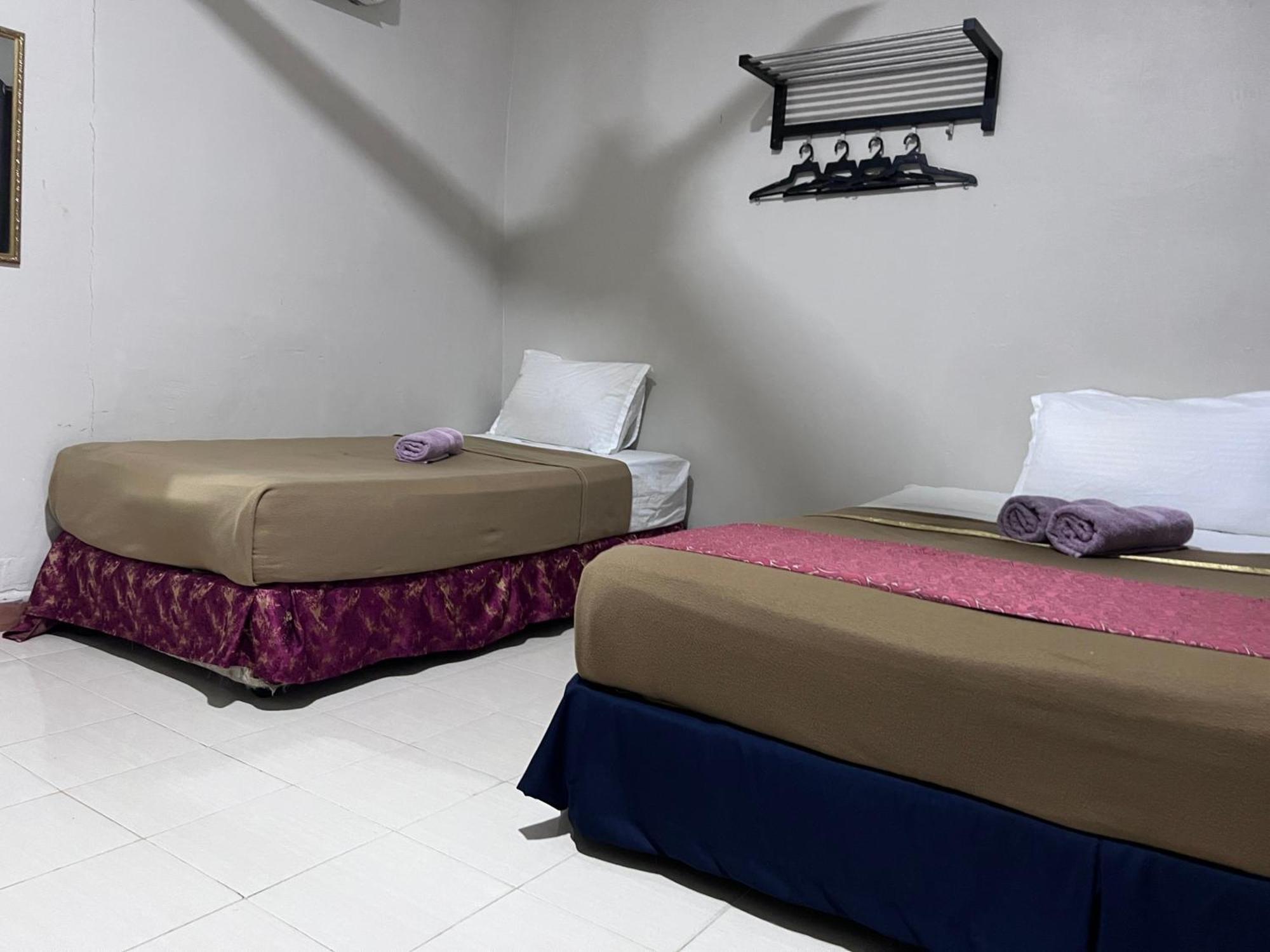 Capital O 91017 Tuba Beach Resort @ Pulau Tuba Kuah Esterno foto