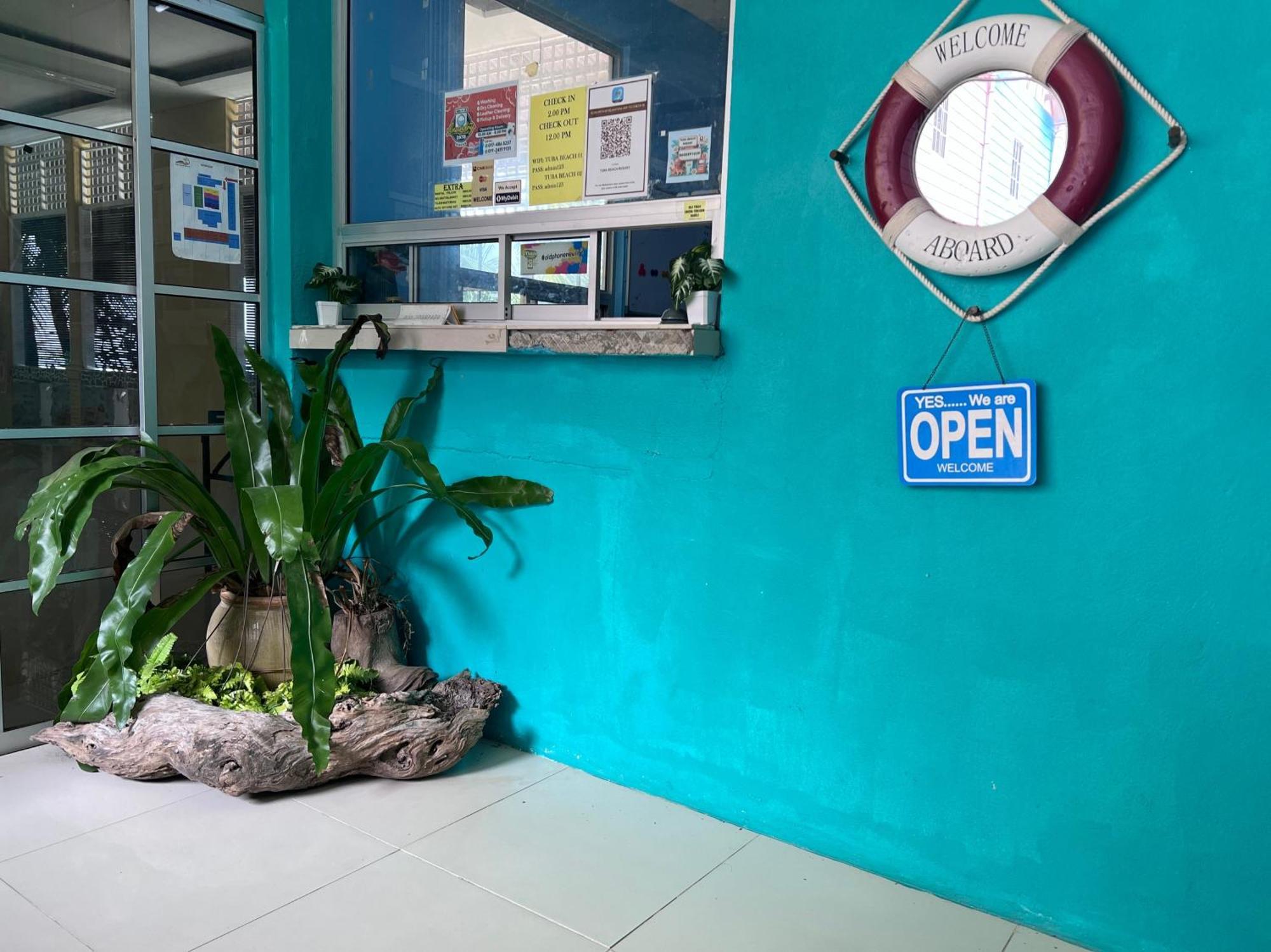 Capital O 91017 Tuba Beach Resort @ Pulau Tuba Kuah Esterno foto